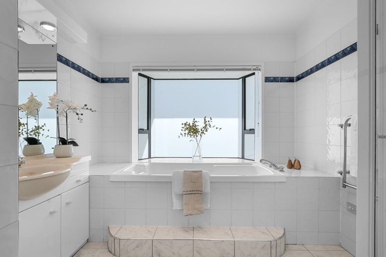 Photo of property in 25 Marina View Drive, West Harbour, Auckland, 0618