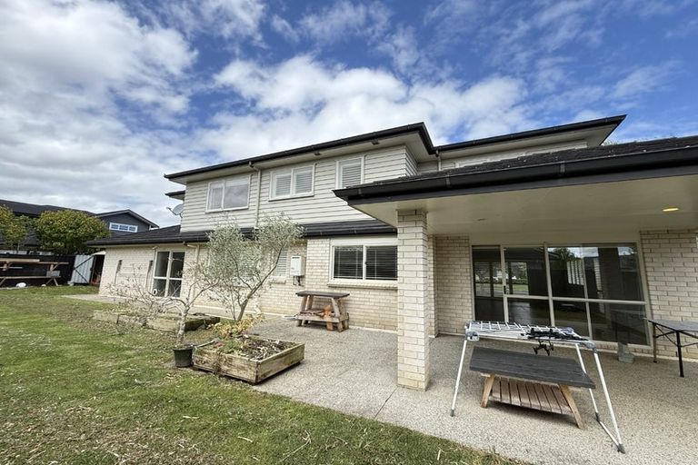 Photo of property in 13 Cornwall Place, Karaka, Papakura, 2113