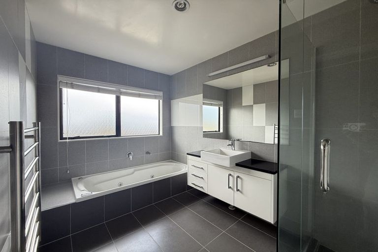 Photo of property in 29 Huntington Park Drive, Greenhithe, Auckland, 0632