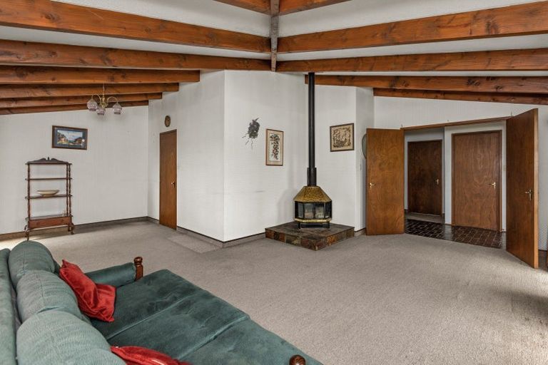 Photo of property in 11 Deakin Place, Clive, 4102