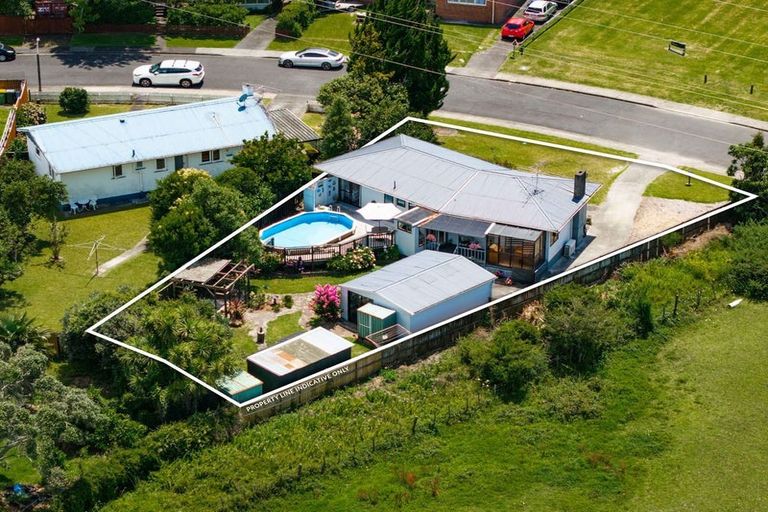 Photo of property in 83 Glen Marine Parade, Glendene, Auckland, 0602