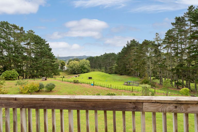 Photo of property in 182 Amreins Road, Taupaki, Henderson, 0782