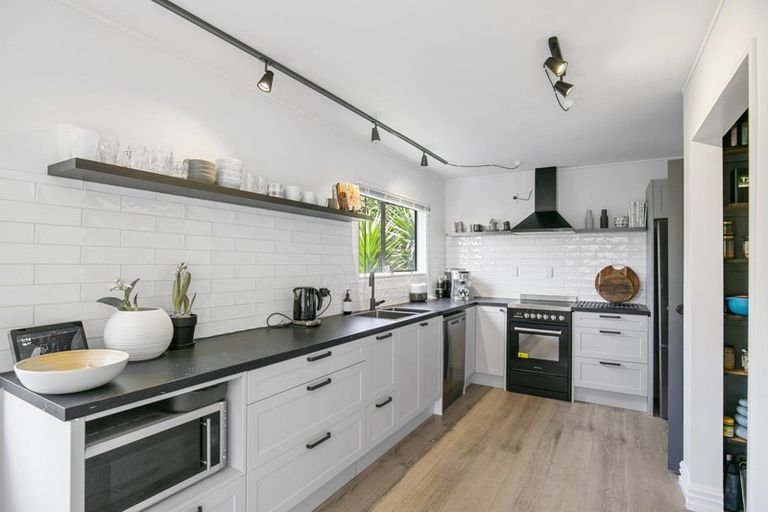 Photo of property in 76 Khandallah Road, Ngaio, Wellington, 6035