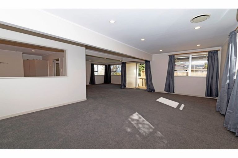 Photo of property in 1 Shale Avenue, Massey, Auckland, 0614