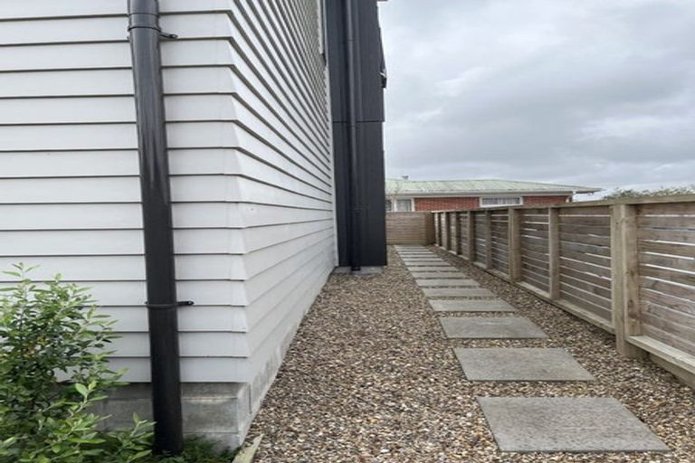 Photo of property in 4/504 Don Buck Road, Massey, Auckland, 0614