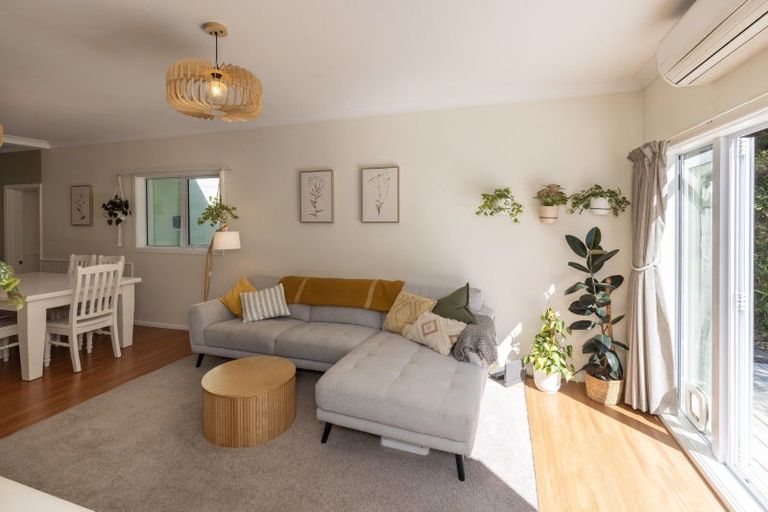 Photo of property in 11 Tiromoana Road, Raumati South, Paraparaumu, 5032