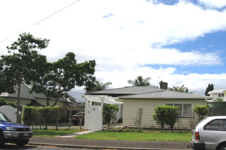 Photo of property in 20 Fenwick Avenue, Milford, Auckland, 0620