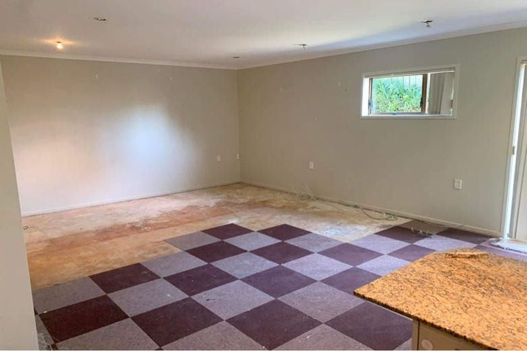 Photo of property in 33 Surf Road, Stanmore Bay, Whangaparaoa, 0932