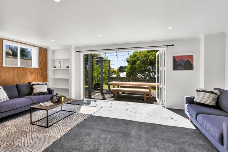 Photo of property in 1 Fairfax Terrace, Frankleigh Park, New Plymouth, 4310