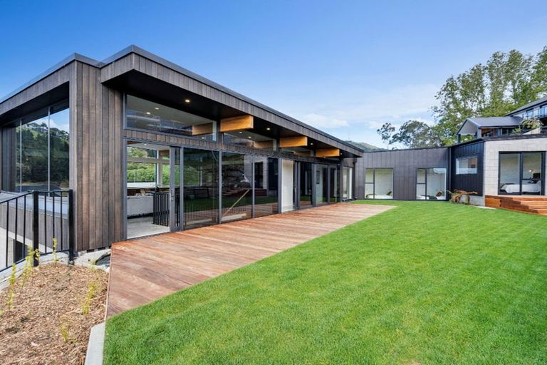 Photo of property in 13 Round Hill Rise, Cracroft, Christchurch, 8022