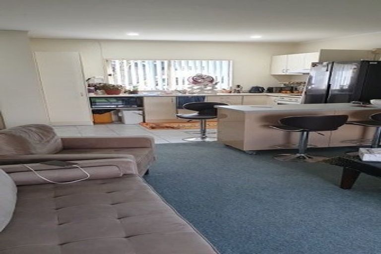 Photo of property in 3 Butia Avenue, Henderson, Auckland, 0612
