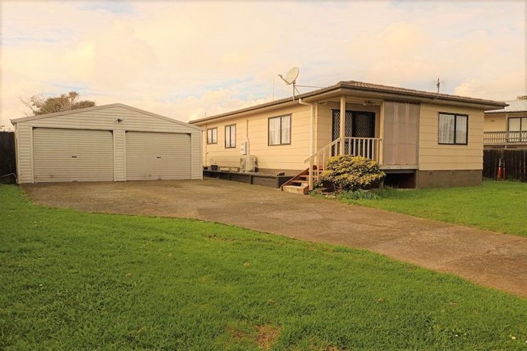 Photo of property in 18 Dungarvon Place, Clendon Park, Auckland, 2103