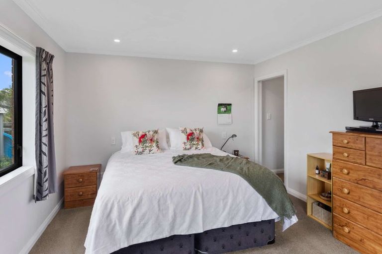 Photo of property in 28 Abby Road, Fitzherbert, Palmerston North, 4410