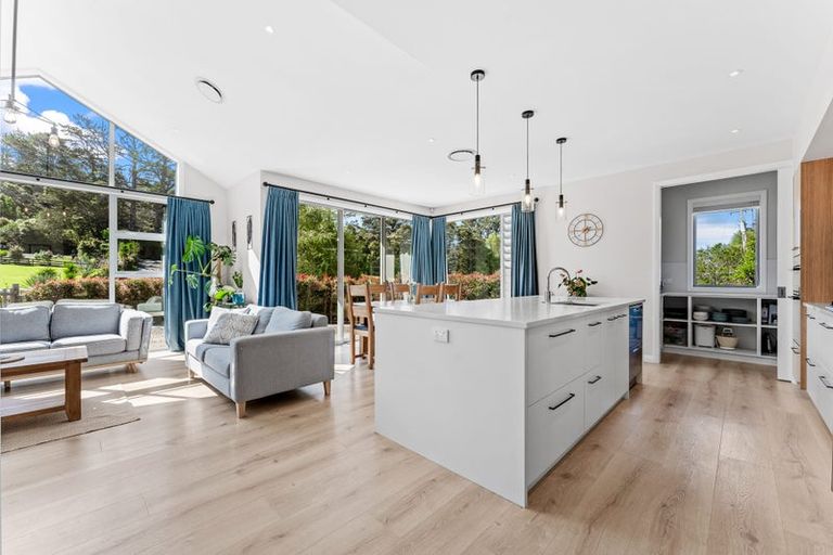 Photo of property in 5b Hobbs Road, Matakatia, Whangaparaoa, 0930