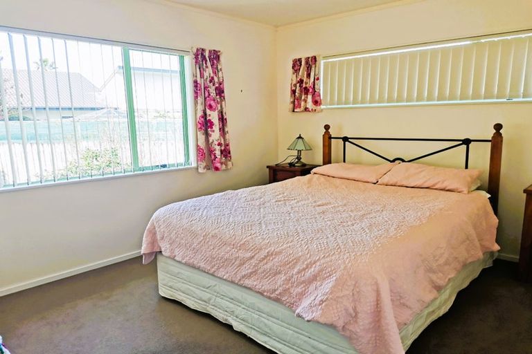 Photo of property in 11 Bermuda Place, One Tree Point, 0118