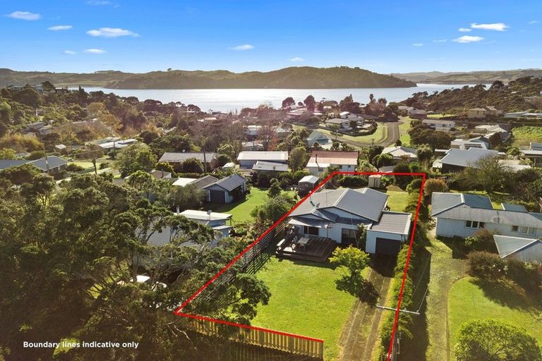 Photo of property in 29 Lorenzen Bay Road, Raglan, 3225