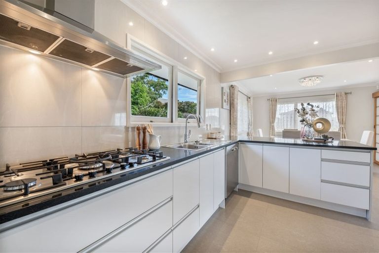 Photo of property in 7 Santa Monica Place, Goodwood Heights, Auckland, 2105