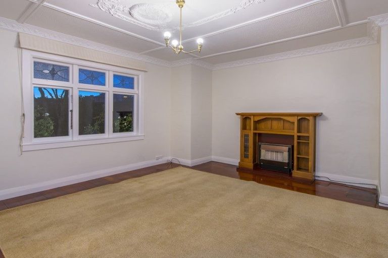 Photo of property in 134 Kelburn Parade, Kelburn, Wellington, 6012