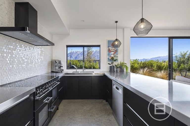 Photo of property in 9 Falconer Rise, Jacks Point, Queenstown, 9371