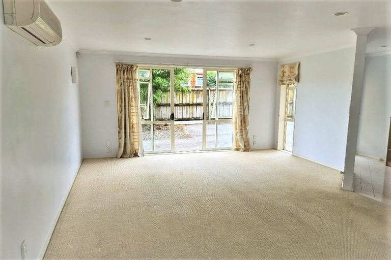 Photo of property in 11 Heath Avenue, Northcote, Auckland, 0627