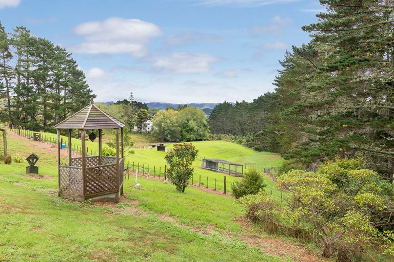 Photo of property in 182 Amreins Road, Taupaki, Henderson, 0782