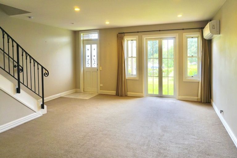 Photo of property in 10 Leneford Drive, East Tamaki, Auckland, 2013