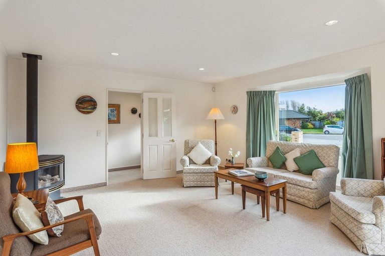 Photo of property in 6 Glen Loch Place, Paraparaumu, 5032