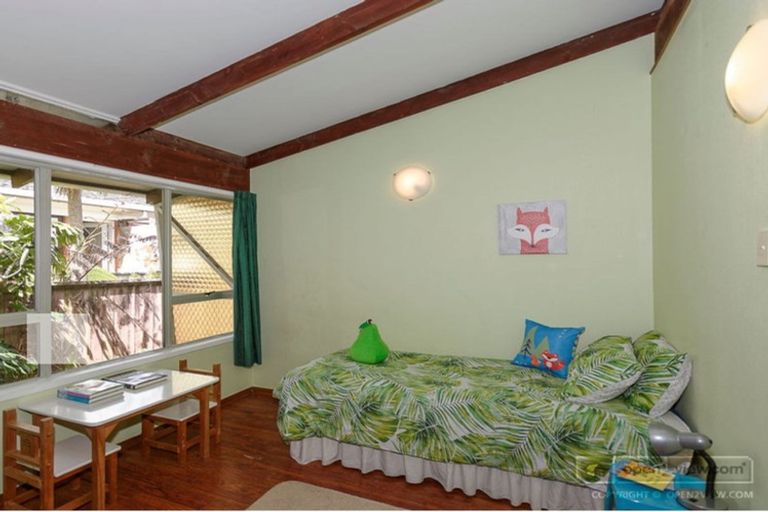 Photo of property in 1/112 Te Atatu Road, Te Atatu South, Auckland, 0610