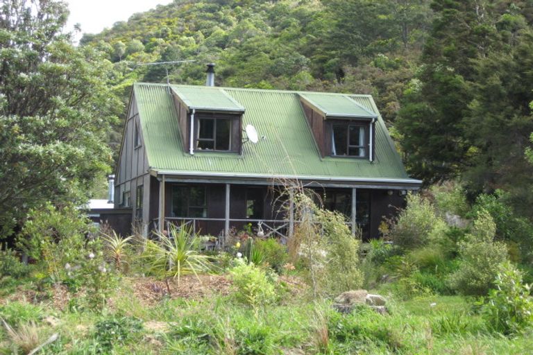Photo of property in 21 Garden Terrace, Picton, 7220