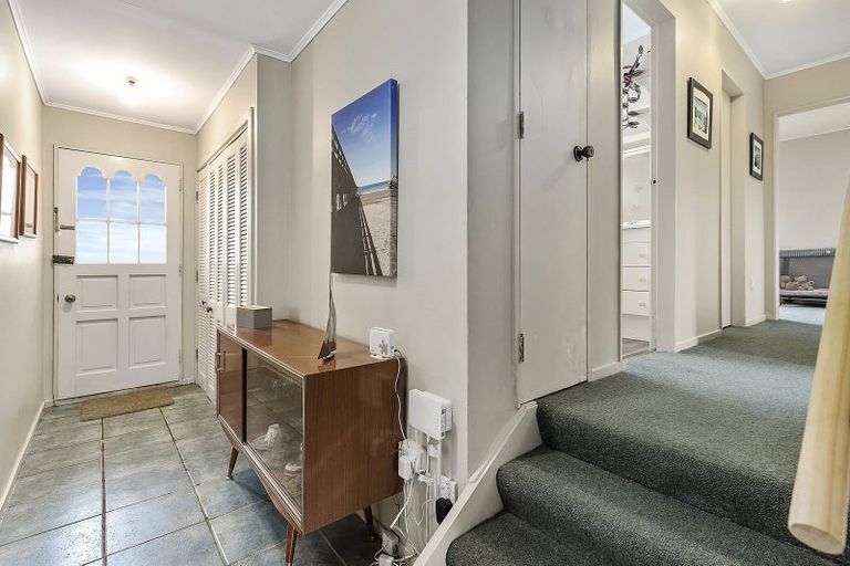 Photo of property in 15 Woolwich Close, Whitby, Porirua, 5024