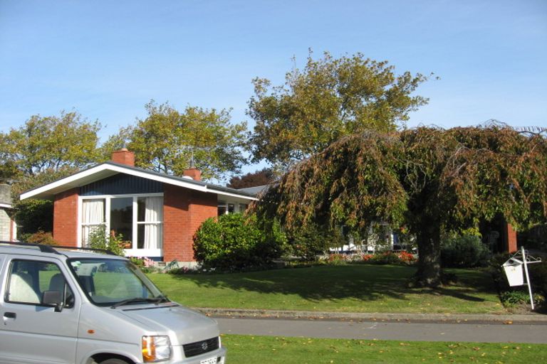 Photo of property in 11 Tuirau Place, Ilam, Christchurch, 8041