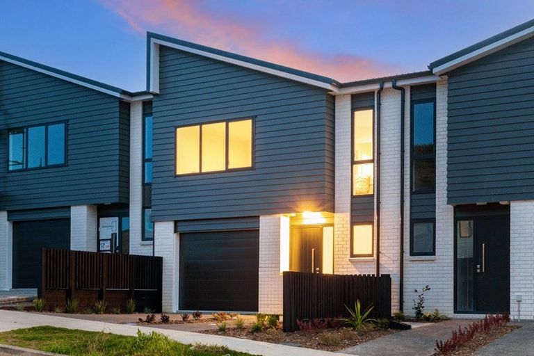 Photo of property in 32 Oakum Road, Whitby, Porirua, 5024