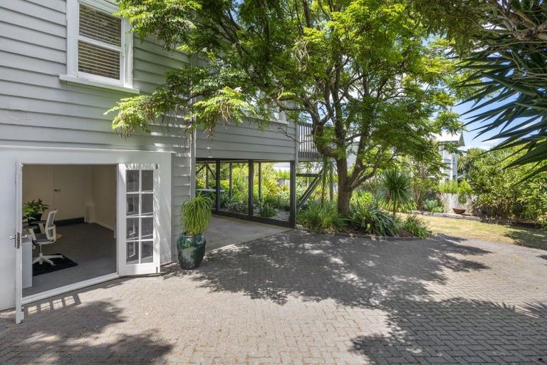 Photo of property in 68 Palmerston Road, Birkenhead, Auckland, 0626