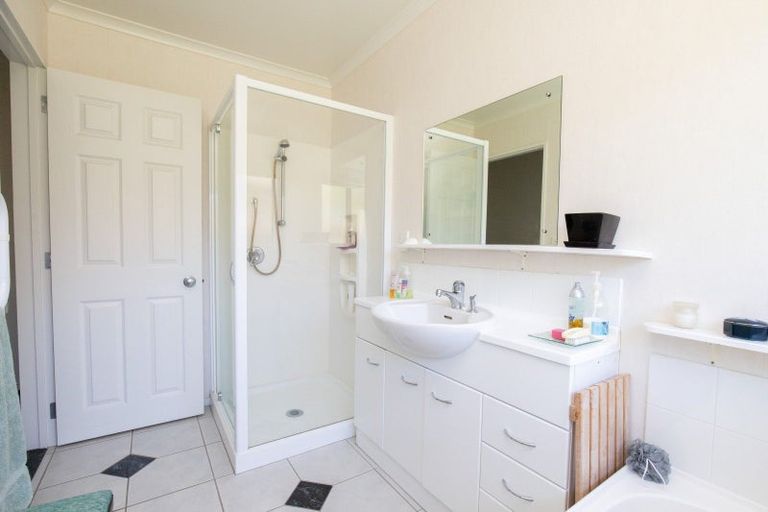 Photo of property in 8 Harris Place, Ngatea, 3503