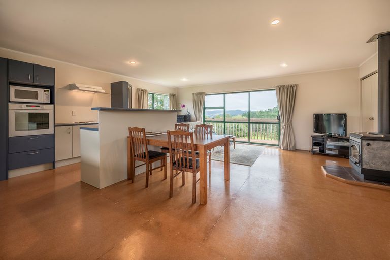 Photo of property in 182 Amreins Road, Taupaki, Henderson, 0782