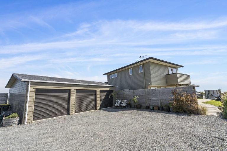 Photo of property in 17 Uxbridge Terrace, Waikawa Beach, Levin, 5573