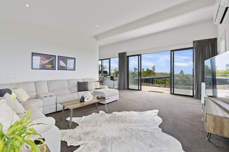 Photo of property in 246 Hillcrest Road, Wainui, 0931