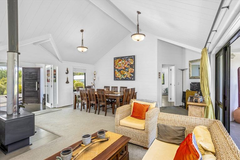 Photo of property in 73 Motu Road, Kumeu, 0891