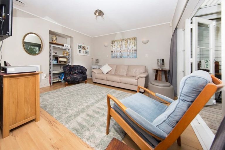 Photo of property in 1/215 Eskdale Road, Birkenhead, Auckland, 0626