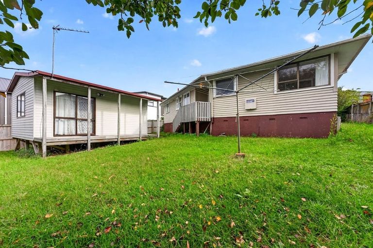Photo of property in 37 Bruce Road, Glenfield, Auckland, 0629