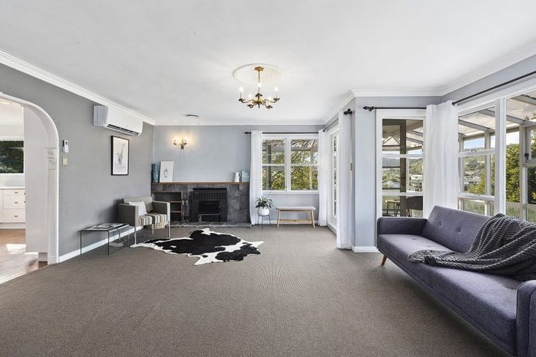 Photo of property in 15a Romney Square, Tawa, Wellington, 5028