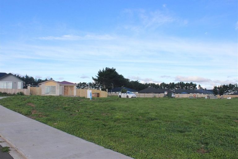 Photo of property in 25 Opouatu Avenue, Glenbrook, 2681