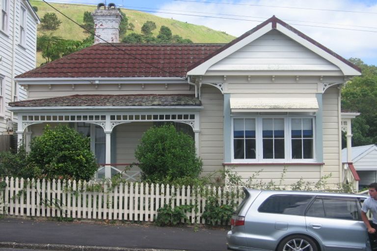 Photo of property in 17 Vauxhall Road, Devonport, Auckland, 0624