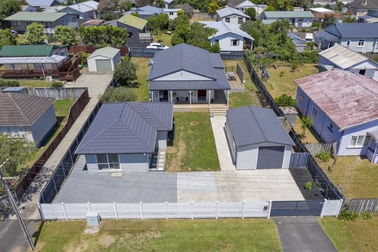 Photo of property in 15 Walsh Street, Forest Lake, Hamilton, 3200