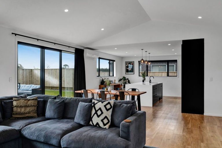 Photo of property in 11 Midsummer Avenue, Stratford, 4332