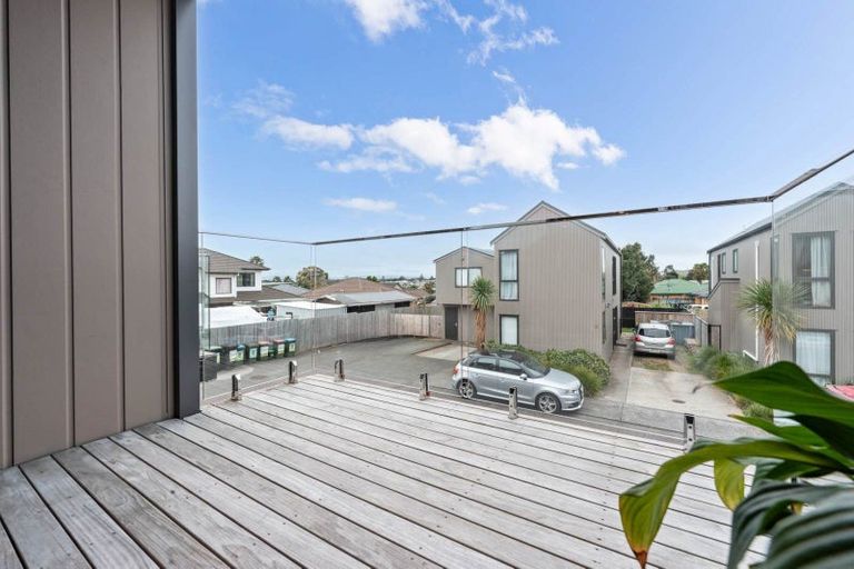 Photo of property in 20 Otaimako Place, Mangere, Auckland, 2022