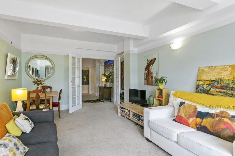 Photo of property in Inverleith Apartments, 1/306 Oriental Parade, Oriental Bay, Wellington, 6011