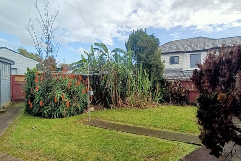 Photo of property in 2/12 Olive Crescent, Papatoetoe, Auckland, 2025
