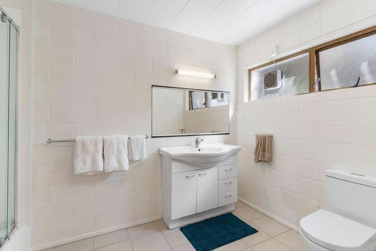 Photo of property in 53 Island Bay Road, Beach Haven, Auckland, 0626