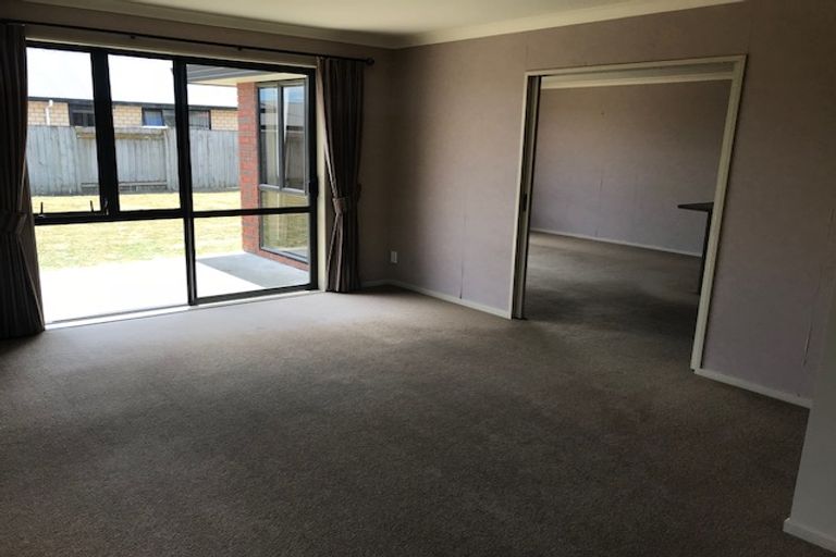 Photo of property in 41 Boston Parade, Kelvin Grove, Palmerston North, 4414